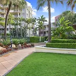 Apartment 2br With Views, Balcony & Car Park *