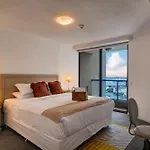 Inviting Family 2br | Cbd | Pool & Gym Apartment
