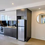 Premium Unit W/ Rooftop Pool In The Heart Brisbane