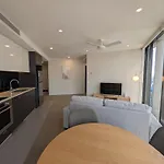 Premium Unit W/ Rooftop Pool In The Heart Brisbane