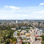 Lavish 3 Bedroom In Queens Wharf With Car Park *