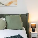 Apartment Rooftop Pool 2br In The Heart Of The Valley Brisbane
