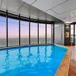 Level 15 Skytower 2br Cbd Retreat Apartment