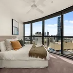 Lavish 3 Bedroom In Queens Wharf With Car Park Apartment
