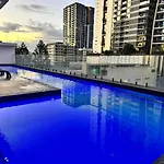 Apartment 27fl River & Views + Balcony, Pool & Parking -