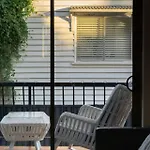 Apartment Budget-friendly Tandem Parking Near Everything Brisbane