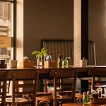Inviting Family 2br | Cbd | Pool & Gym Brisbane