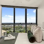 Lavish 3 Bedroom In Queens Wharf With Car Park Brisbane