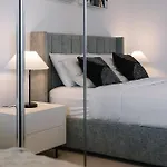 Modern 2br On Coronation Drive, Toowong Apartment *