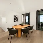 Lavish 3 Bedroom In Queens Wharf With Car Park