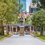 Stylish 1 Bed In Heart Of * Brisbane