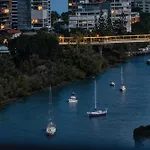 Apartment Inviting Family 2br | Cbd | Pool & Gym Brisbane