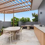 Modern 2br On Coronation Drive, Toowong Apartment *