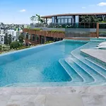 Modern 2br On Coronation Drive, Toowong