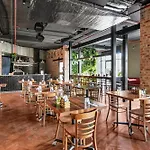 Apartment Inviting Family 2br | Cbd | Pool & Gym Brisbane