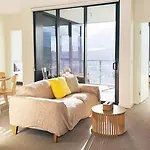 Amazing Views 2Bd 2Ba Homey Toowong Abode Pool M29