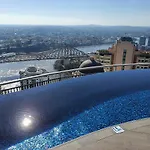 Apartment Rooftop Pool Stunning Queen Street Brisbane