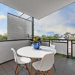 Park The Car & Explore Brisbane By Custom Bnb Hosting
