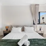 Cassa Aura Place - Modern 4br Homes