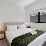 Cassa Aura Place - Modern 4br Homes Holiday home Brisbane