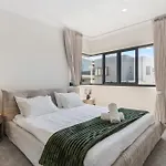 Cassa Aura Place - Modern 4br Homes Brisbane