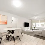 Lovely 2 Bedroom Apartment In Ascot