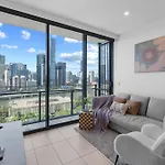 Modern 2Br With River View & Free Parking!