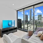 Modern 2Br With River View & Free Parking!