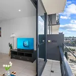 Modern 2Br With River View & Free Parking!