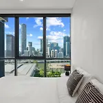 Modern 2br With River View & Free Parking! Brisbane