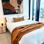 Mountain Views And Infinity Pool Overlooking City! Apartment Brisbane