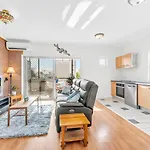 Park The Car & Explore Brisbane By Custom Bnb Hosting