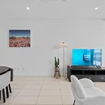 Modern 2br With River View & Free Parking! Apartment