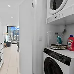 Modern 2br With River View & Free Parking! Apartment Brisbane