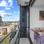 Modern 2br With River View & Free Parking!