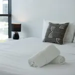 Modern 2br With River View & Free Parking! Apartment