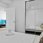 Modern 2br With River View & Free Parking! Apartment *
