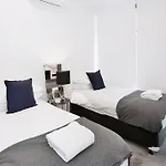 L25B 3Br Red Hill - Uptown Apartments