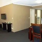 Toowong & Aparthotel 3*