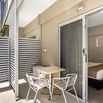 Toowong Inn & Suites