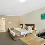 Toowong Inn & Suites
