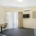 Toowong Inn & Suites