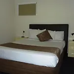 Toowong & Aparthotel 3*