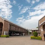 Airport Admiralty Motel