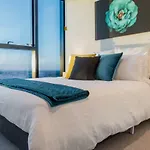 Highlife Luxury*Carpark*Wifi*Pool*Gym*Netflix