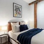 Luxury 3 Brm 2 Bath Woolstore Apt With Courtyard