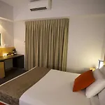 Toowong & Aparthotel 3*