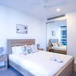 Stylist 2 Bedrooms Apartment With Pool/Gym/Parking