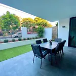 Large Space 2 Bed Apt Near Brisbane Airport
