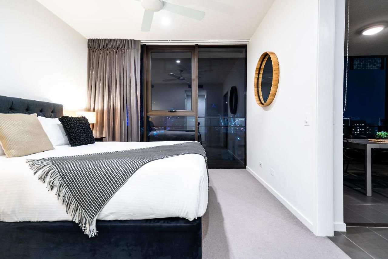 Opera South Aparthotel 5*